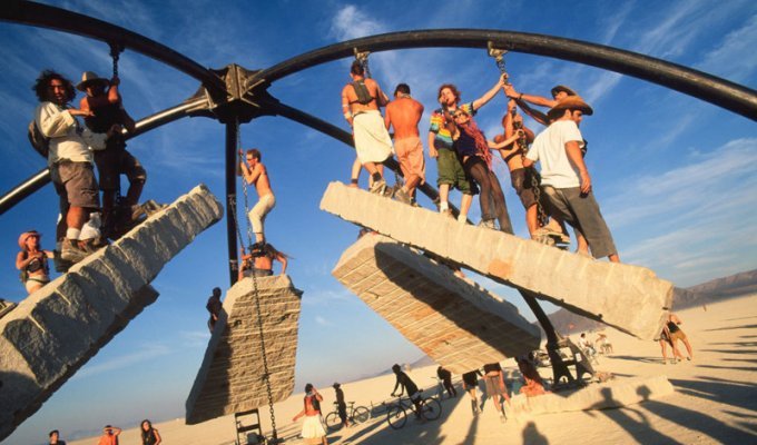 Burning Man: Храм Гравитации (10 фото + 2 видео)