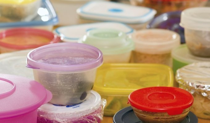 Полезная шпаргалка для кухни: 7 отличных способов убрать запах с пластиковых контейнеров (7 фото)