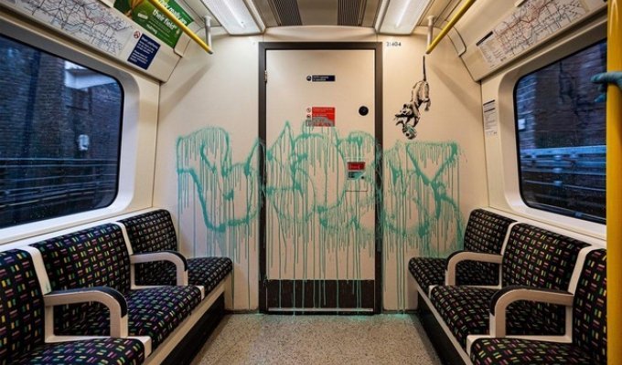 Бэнкси нарисовал новое граффити в лондонском метро (3 фото + видео)