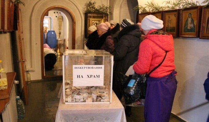 Представитель РПЦ рассказал о должном доходе российских священников (2 фото)