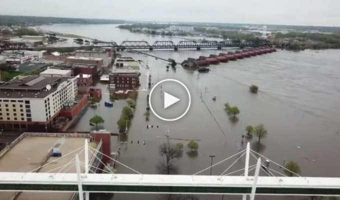 Река Миссисипи затопила город Дэвенпорт в штате Айова