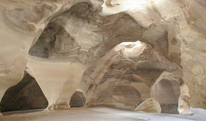 Революционное открытие в пещере Кесем: "консервы", которым сотни тысяч лет (3 фото)