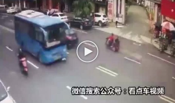 Подборка жутких аварий на дорогах Азии