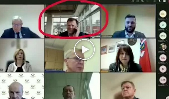 Литовский депутат Бронисловас Матялис устроил заседание без штанов