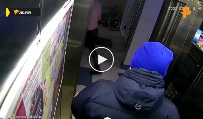 В Новосибирске мужчине в голову случайно прилетел топорик - он просто проходил мимо