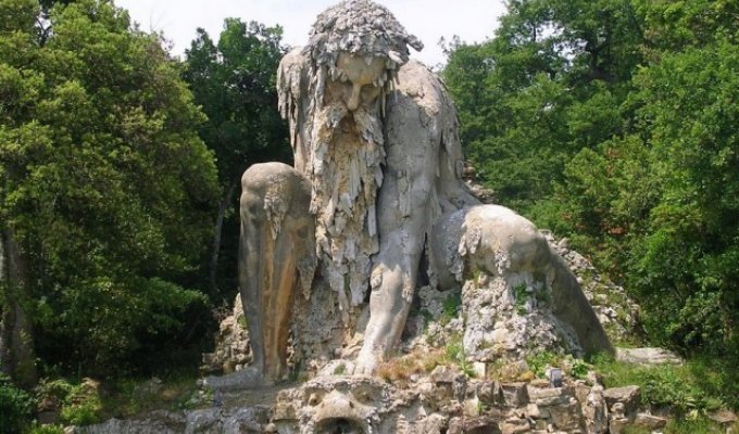 Аппеннинский Колосс - громадная статуя, в существование которой непросто поверить (20 фото)