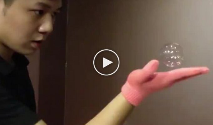 Студент из Тайваня установил новый рекорд по подбрасыванию мыльного пузыря