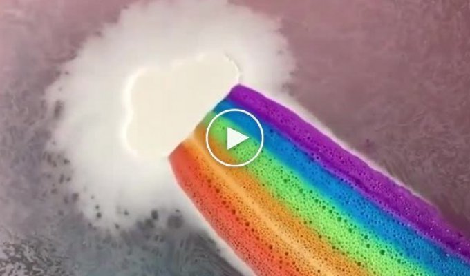 Бобмочка ручной работы, которая выдает все цвета радуги в ванной