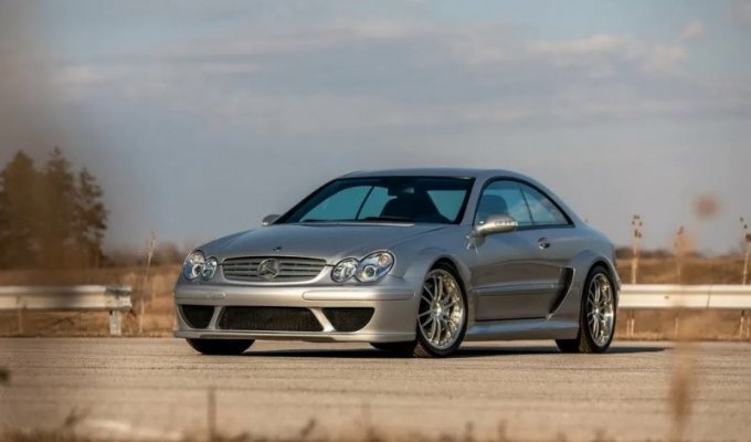 Покупка этого Mercedes-Benz CLK DTM AMG 2005 года в США будет сопровождаться массой проблем (14 фото + 1 видео)