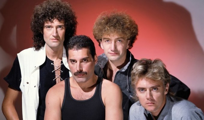 "Bohemian Rhapsody" рок-группы Queen признали самой популярной песней в поездках на машине (2 фото + 1 видео)