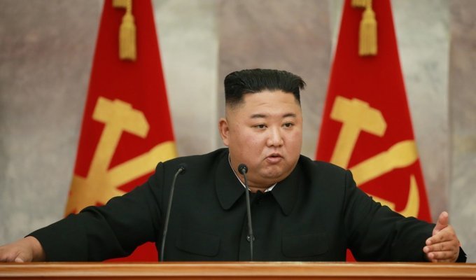 Журналисты заметили на голове Ким Чен Ына лейкопластырь и испугались за его здоровье (5 фото)