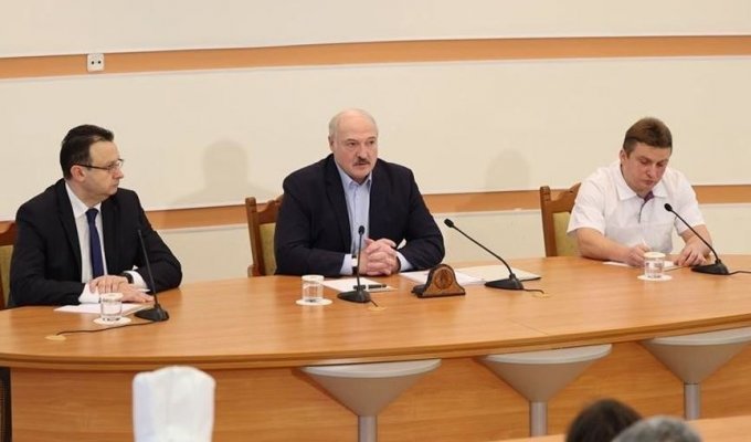 Лукашенко огласил планы Запада и призвал белорусов сплотиться, чтобы отстоять суверенитет страны (2 фото + 3 видео)