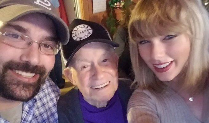 Тейлор Свифт устроила рождественский сюрприз своему 96-летнему фанату (13 фото)