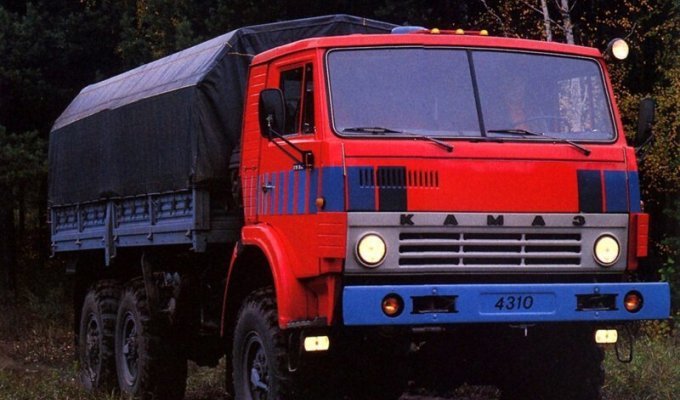 Легендарный КАМАЗ 4310 —лучший грузовик повышенной проходимости в СССР (14 фото)