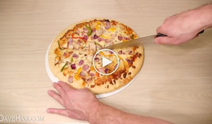 Как нарезать пиццу для гостей, спрятав пару кусков для себя