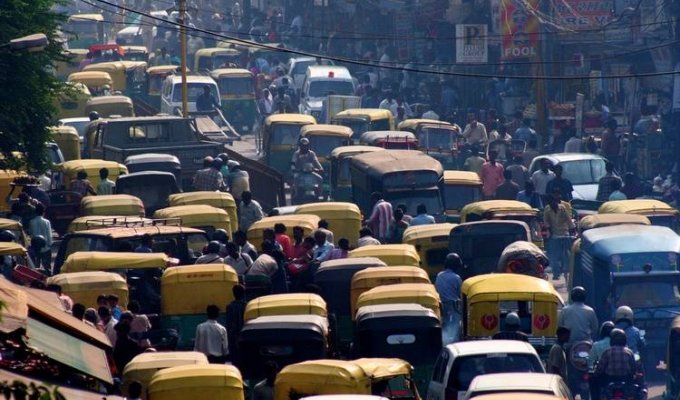 Огромная пробка в Дели (3 фото)