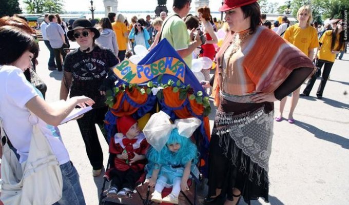 Парад детских колясок 2010 (56 фотографий)