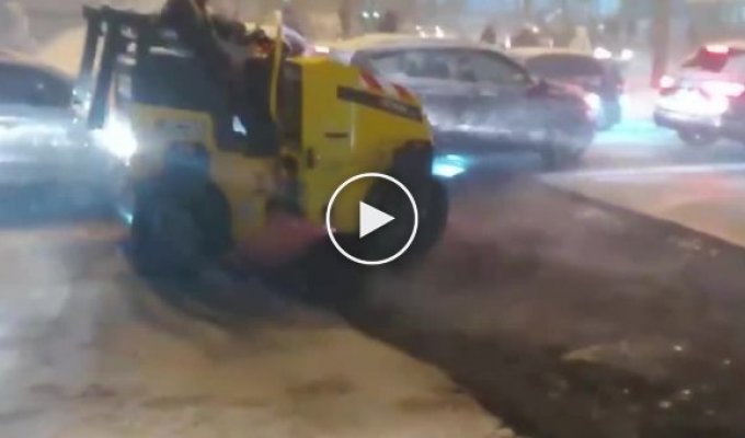 В Киеве выпал снег - пора класть асфальт (мат)