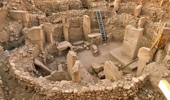 Самые загадочные древние постройки (7 фото)