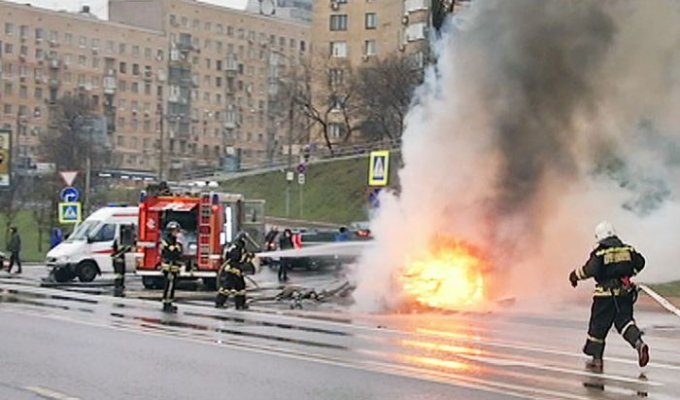 Погибшим в Москве водителем Maserati Ghibli оказался стритрейсер Артур Моисеев (10 фото)