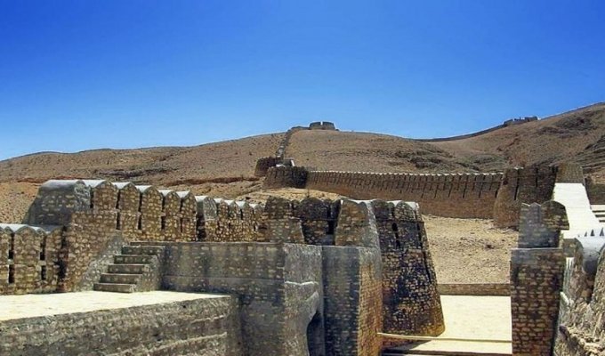 О Великой Иранской стене — второй по протяжённости стене древности (11 фото)