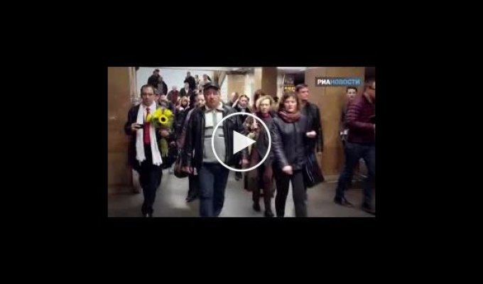 Флешмоб в метро от хора МВД