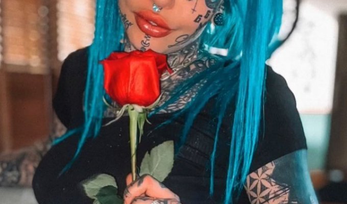 Эмбер Бриана Люк - "синеглазая" девушка из Австралии, набившая себе 150 татуировок (18 фото)