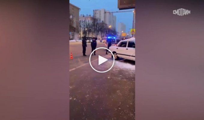 На севере Москвы мёртвый водитель врезался в остановку