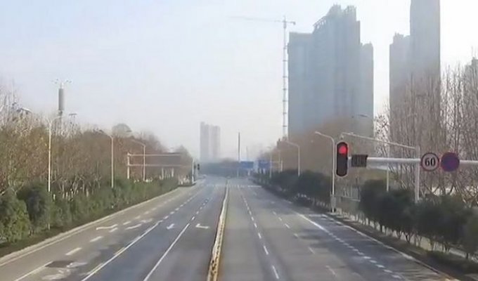 В провинции Хубэй запретили движение транспорта и пешеходов