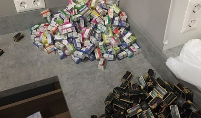 В одной из посылок на "Почте России" обнаружили 90 килограмм наркотиков (4 фото)