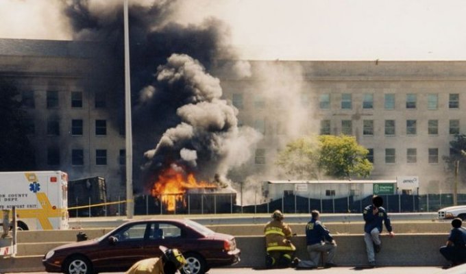 ФБР опубликовало фото, сделанные после атаки на Пентагон 11 сентября 2001 года (22 фото)