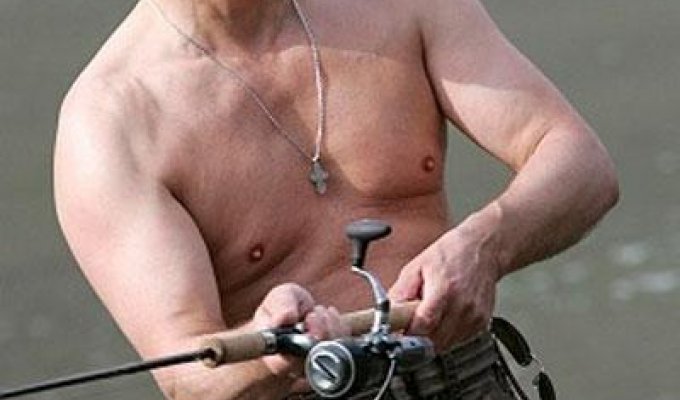  Путин на рыбалке (12 фото)