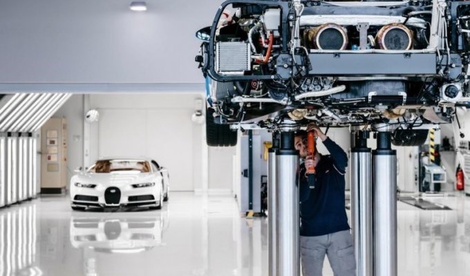 Во сколько обходится обслуживание и ремонт гиперкара Bugatti Chiron (13 фото + 1 видео)