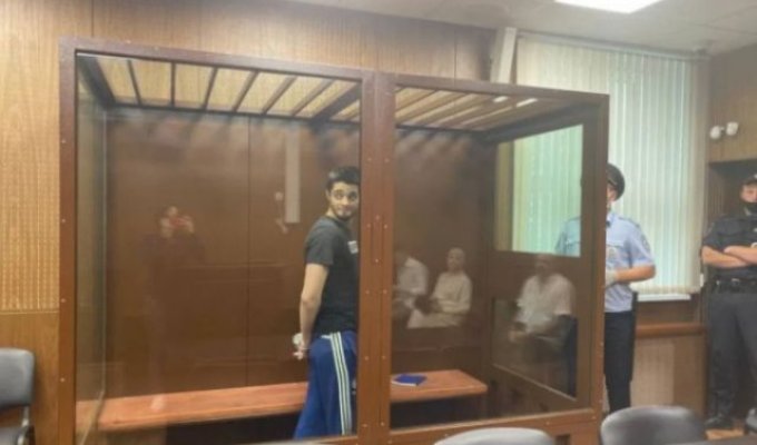 Чеченского студента Саида-Мухаммада Джумаева приговорили к 5 годам тюрьмы за драку с силовиками на митинге (2 фото + видео)