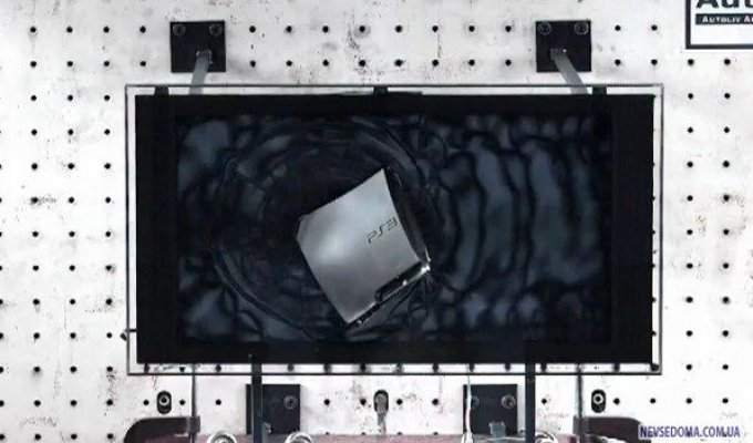 SONY разбивает свои ЖК панели консолями PlayStation3 (видео)