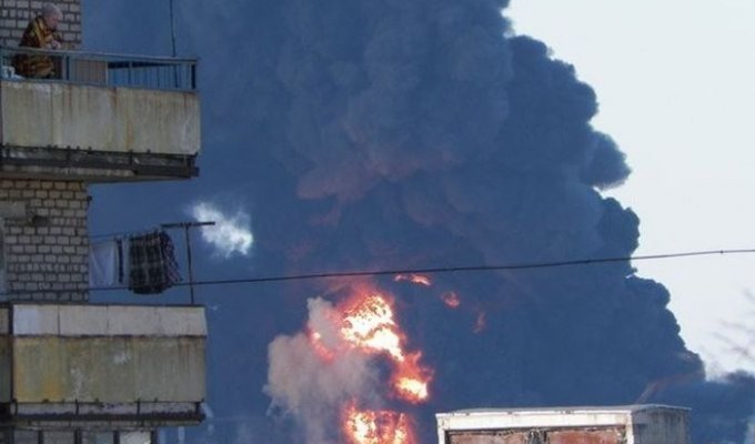 Мощный взрыв и пожар Углегорской ТЭС (5 фото + 3 видео)
