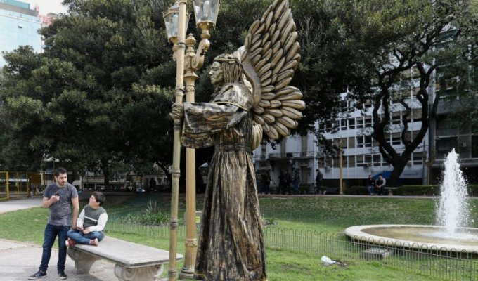 Конкурс живых статуй в Буэнос-Айресе (8 фото)
