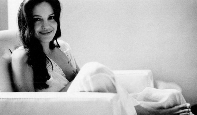 Брэд Питт показал Анджелину Джоли миру такой, какой видит ее сам (17 фото)