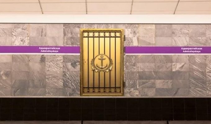 Для чего нужны странные двери на станциях метро? (11 фото)
