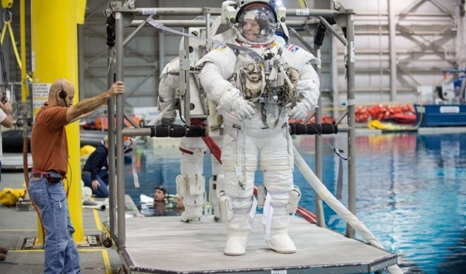 Как проходит подготовка астронавта Тимоти Пика к полёту на МКС (16 фото)