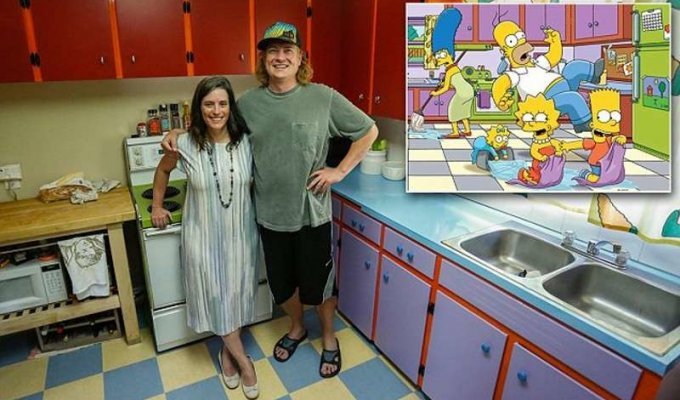 Пара воссоздала легендарную кухню Симпсонов в собственном доме (11 фото)