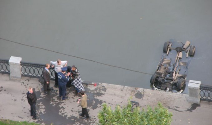 Авария на Рубцовской набережной (4 фото)