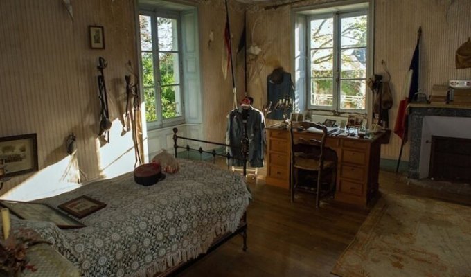 Застывшая во времени спальня солдата Первой мировой войны (12 фото)