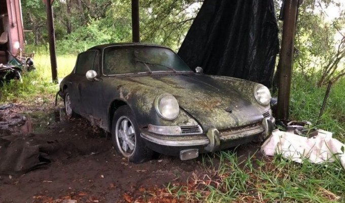 Ржавый Porsche 1967 года удалось продать за внушительную сумму (30 фото)