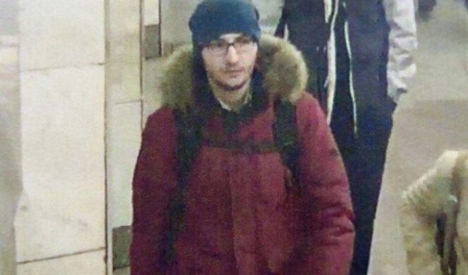 В причастности к теракту в питерском метро подозревают 23-летнего Акбаржона Джалилова (4 фото)