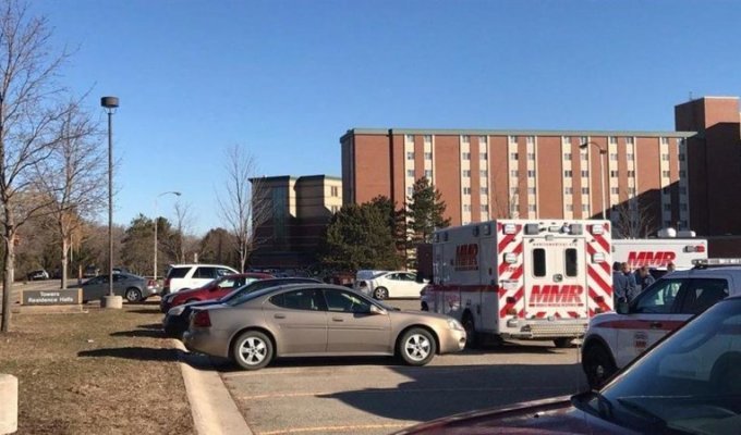 На кампусе Университета Сентрал Мичиган застрелены двое, убийца скрылся (5 фото)