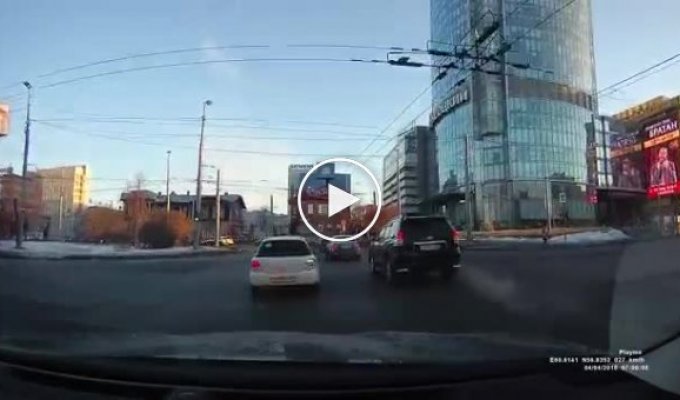 Два барана испортили ограждение в Екатеринбурге