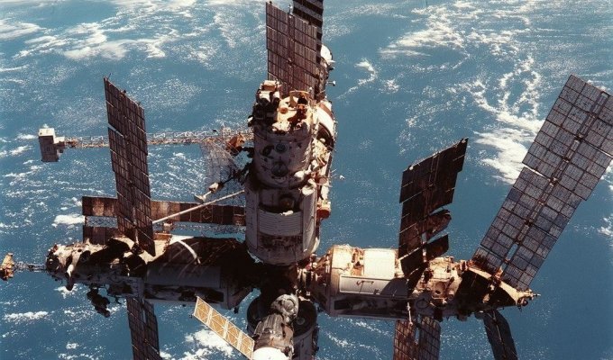 Орбитальной станции "Мир" - 35 лет. Первая в мире! Вспомним факты... (6 фото)