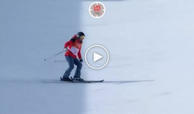 Гладкий спуск лыжницы на Олимпиаде