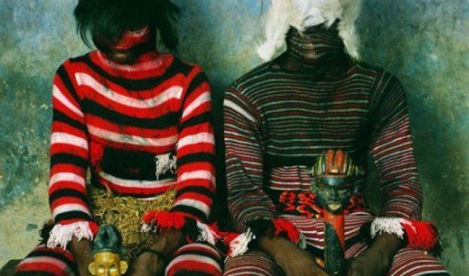 Маскарадные костюмы Западной Африки (10 фотографий)